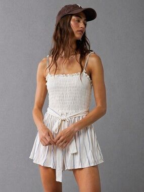 🎀 Francesca's Smocked Strappy Romper White with Blue Stripes Large